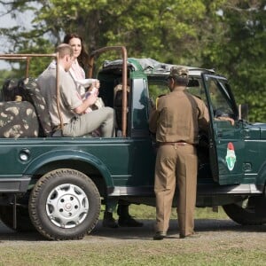 Kate Middleton et le prince William, duchesse et duc de Cambridge, ont fait un safari dans le parc Kazirangza dans l'Etat d'Assam, le 13 avril 2016, et ont rencontré des rangers pour évoquer la lutte contre le braconnage, au quatrième jour de leur tournée officielle en Inde. Les trente dernières minutes du safari se sont déroulées sans les médias et Catherine a pu s'adonner à sa passion pour la photographie.