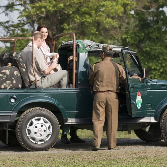 Kate Middleton et le prince William, duchesse et duc de Cambridge, ont fait un safari dans le parc Kazirangza dans l'Etat d'Assam, le 13 avril 2016, et ont rencontré des rangers pour évoquer la lutte contre le braconnage, au quatrième jour de leur tournée officielle en Inde. Les trente dernières minutes du safari se sont déroulées sans les médias et Catherine a pu s'adonner à sa passion pour la photographie.