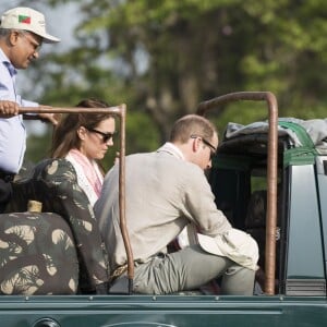 Kate Middleton et le prince William, duchesse et duc de Cambridge, ont fait un safari dans le parc Kazirangza dans l'Etat d'Assam, le 13 avril 2016, et ont rencontré des rangers pour évoquer la lutte contre le braconnage, au quatrième jour de leur tournée officielle en Inde. Les trente dernières minutes du safari se sont déroulées sans les médias et Catherine a pu s'adonner à sa passion pour la photographie.