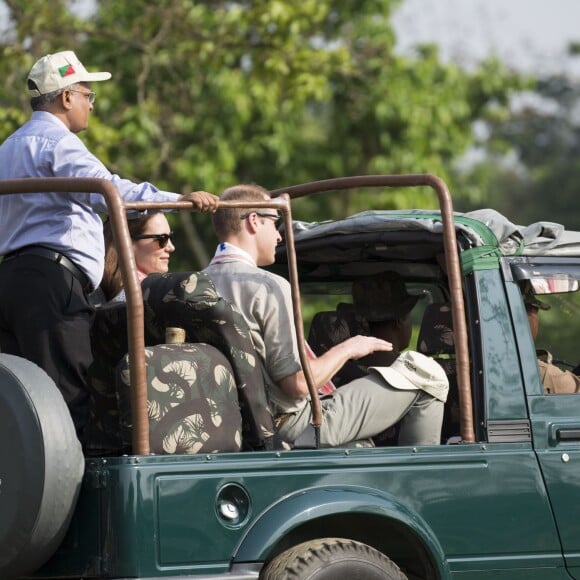 Kate Middleton et le prince William, duchesse et duc de Cambridge, ont fait un safari dans le parc Kazirangza dans l'Etat d'Assam, le 13 avril 2016, et ont rencontré des rangers pour évoquer la lutte contre le braconnage, au quatrième jour de leur tournée officielle en Inde. Les trente dernières minutes du safari se sont déroulées sans les médias et Catherine a pu s'adonner à sa passion pour la photographie.