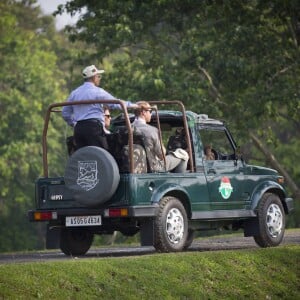 Kate Middleton et le prince William, duchesse et duc de Cambridge, ont fait un safari dans le parc Kazirangza dans l'Etat d'Assam, le 13 avril 2016, et ont rencontré des rangers pour évoquer la lutte contre le braconnage, au quatrième jour de leur tournée officielle en Inde. Les trente dernières minutes du safari se sont déroulées sans les médias et Catherine a pu s'adonner à sa passion pour la photographie.