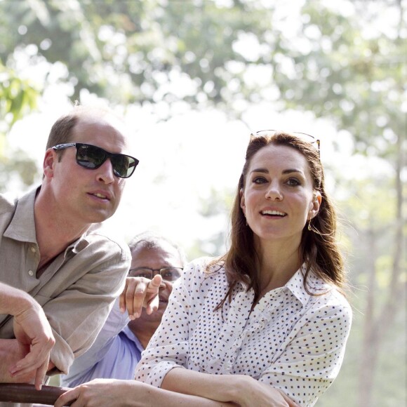 Kate Middleton et le prince William, duchesse et duc de Cambridge, ont fait un safari dans le parc Kazirangza dans l'Etat d'Assam, le 13 avril 2016, et ont rencontré des rangers pour évoquer la lutte contre le braconnage, au quatrième jour de leur tournée officielle en Inde. Les trente dernières minutes du safari se sont déroulées sans les médias et Catherine a pu s'adonner à sa passion pour la photographie.