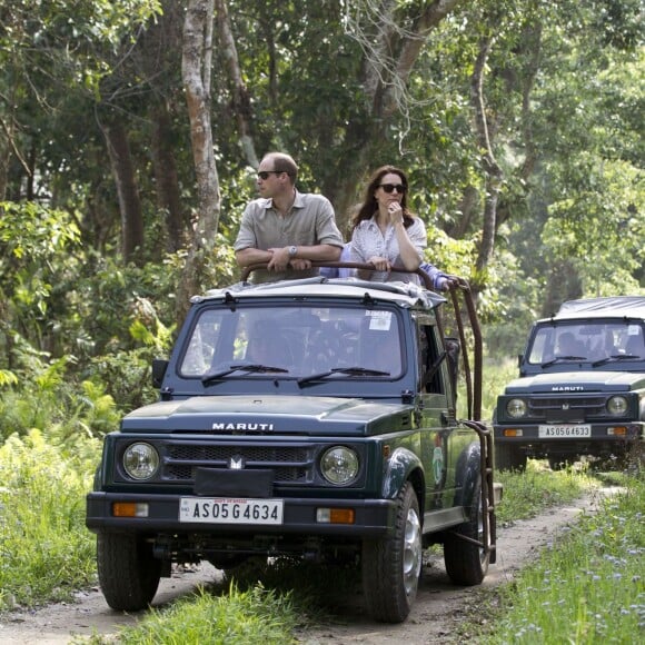 Kate Middleton et le prince William, duchesse et duc de Cambridge, ont fait un safari dans le parc Kazirangza dans l'Etat d'Assam, le 13 avril 2016, et ont rencontré des rangers pour évoquer la lutte contre le braconnage, au quatrième jour de leur tournée officielle en Inde. Les trente dernières minutes du safari se sont déroulées sans les médias et Catherine a pu s'adonner à sa passion pour la photographie.