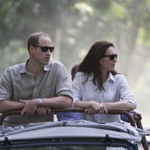 Kate Middleton et le prince William, duchesse et duc de Cambridge, ont fait un safari dans le parc Kazirangza dans l'Etat d'Assam, le 13 avril 2016, et ont rencontré des rangers pour évoquer la lutte contre le braconnage, au quatrième jour de leur tournée officielle en Inde. Les trente dernières minutes du safari se sont déroulées sans les médias et Catherine a pu s'adonner à sa passion pour la photographie.