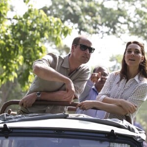 Kate Middleton et le prince William, duchesse et duc de Cambridge, ont fait un safari dans le parc Kazirangza dans l'Etat d'Assam, le 13 avril 2016, et ont rencontré des rangers pour évoquer la lutte contre le braconnage, au quatrième jour de leur tournée officielle en Inde. Les trente dernières minutes du safari se sont déroulées sans les médias et Catherine a pu s'adonner à sa passion pour la photographie.