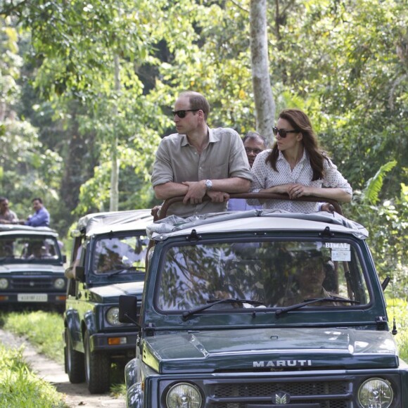 Kate Middleton et le prince William, duchesse et duc de Cambridge, ont fait un safari dans le parc Kazirangza dans l'Etat d'Assam, le 13 avril 2016, et ont rencontré des rangers pour évoquer la lutte contre le braconnage, au quatrième jour de leur tournée officielle en Inde. Les trente dernières minutes du safari se sont déroulées sans les médias et Catherine a pu s'adonner à sa passion pour la photographie.