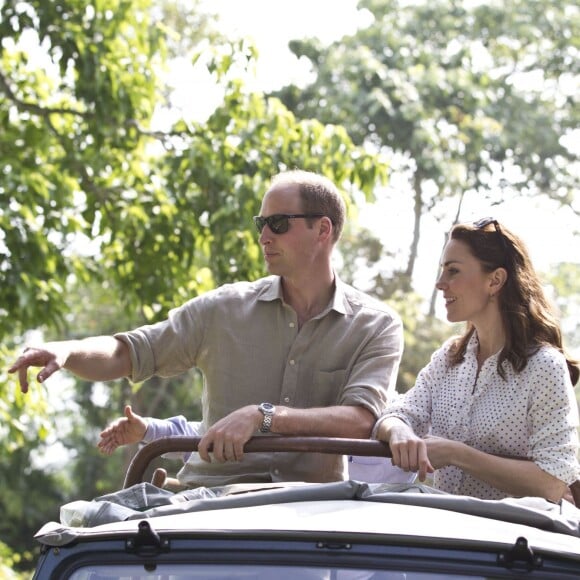 Kate Middleton et le prince William, duchesse et duc de Cambridge, ont fait un safari dans le parc Kazirangza dans l'Etat d'Assam, le 13 avril 2016, et ont rencontré des rangers pour évoquer la lutte contre le braconnage, au quatrième jour de leur tournée officielle en Inde. Les trente dernières minutes du safari se sont déroulées sans les médias et Catherine a pu s'adonner à sa passion pour la photographie.