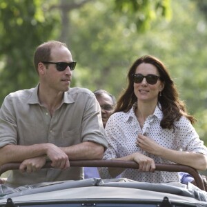 Kate Middleton et le prince William ont fait un safari dans le parc Kazirangza dans l'Etat d'Assam, le 13 avril 2016, et ont rencontré des rangers pour évoquer la lutte contre le braconnage, au quatrième jour de leur tournée officielle en Inde. Les trente dernières minutes du safari se sont déroulées sans les médias et Catherine a pu s'adonner à sa passion pour la photographie.