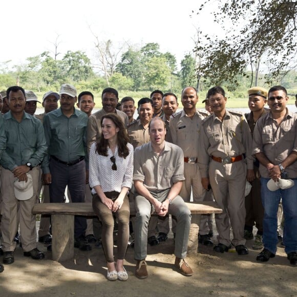 Kate Middleton et le prince William ont fait un safari dans le parc Kazirangza dans l'Etat d'Assam, le 13 avril 2016, et ont rencontré des rangers pour évoquer la lutte contre le braconnage, au quatrième jour de leur tournée officielle en Inde. Les trente dernières minutes du safari se sont déroulées sans les médias et Catherine a pu s'adonner à sa passion pour la photographie.