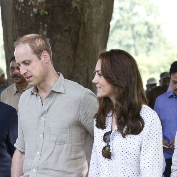 Kate Middleton et le prince William ont fait un safari dans le parc Kazirangza dans l'Etat d'Assam, le 13 avril 2016, et ont rencontré des rangers pour évoquer la lutte contre le braconnage, au quatrième jour de leur tournée officielle en Inde. Les trente dernières minutes du safari se sont déroulées sans les médias et Catherine a pu s'adonner à sa passion pour la photographie.