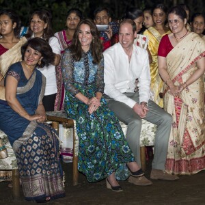 Kate Middleton et le prince William ont pris part dans la soirée du 12 avril 2016 au festival Bihu au Diphlu River Lodge dans le parc national Kaziranga, dans l'Etat d'Assam, au troisième jour de leur tournée officielle en Inde.