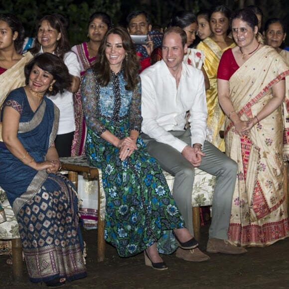 Kate Middleton et le prince William ont pris part dans la soirée du 12 avril 2016 au festival Bihu au Diphlu River Lodge dans le parc national Kaziranga, dans l'Etat d'Assam, au troisième jour de leur tournée officielle en Inde.