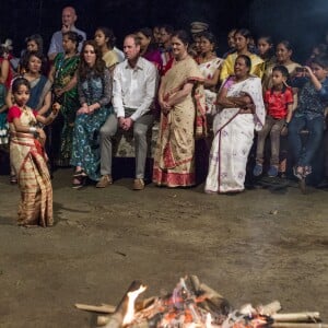 Kate Middleton et le prince William ont pris part dans la soirée du 12 avril 2016 au festival Bihu au Diphlu River Lodge dans le parc national Kaziranga, dans l'Etat d'Assam, au troisième jour de leur tournée officielle en Inde.