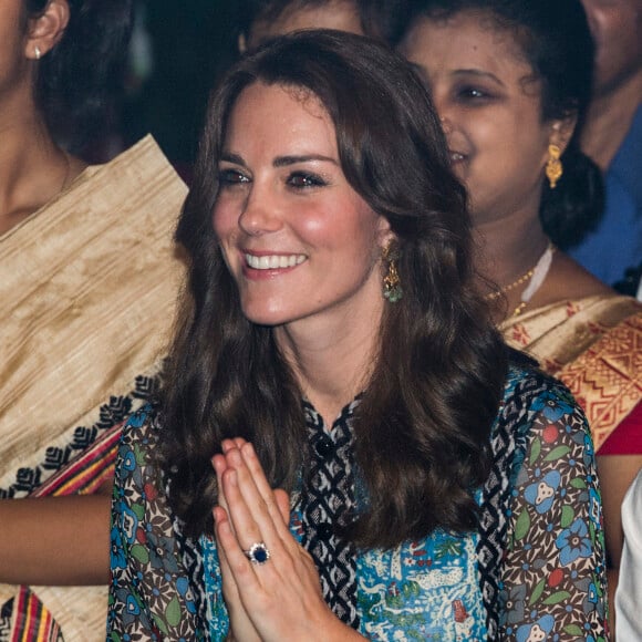 Kate Middleton et le prince William ont pris part dans la soirée du 12 avril 2016 au festival Bihu au Diphlu River Lodge dans le parc national Kaziranga, dans l'Etat d'Assam, au troisième jour de leur tournée officielle en Inde.