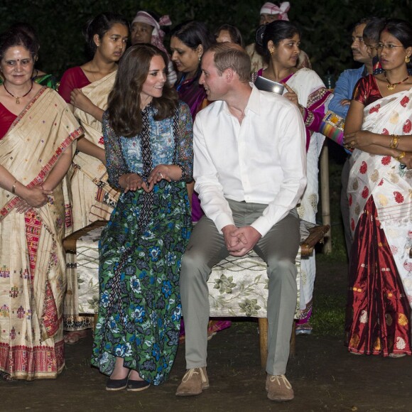 Kate Middleton et le prince William ont pris part dans la soirée du 12 avril 2016 au festival Bihu au Diphlu River Lodge dans le parc national Kaziranga, dans l'Etat d'Assam, au troisième jour de leur tournée officielle en Inde.