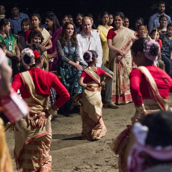 Kate Middleton et le prince William ont pris part dans la soirée du 12 avril 2016 au festival Bihu au Diphlu River Lodge dans le parc national Kaziranga, dans l'Etat d'Assam, au troisième jour de leur tournée officielle en Inde.