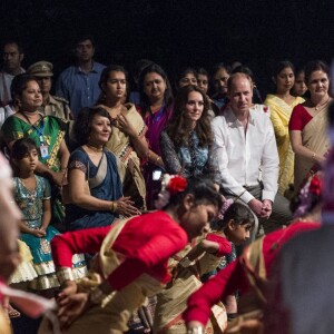Kate Middleton et le prince William ont pris part dans la soirée du 12 avril 2016 au festival Bihu au Diphlu River Lodge dans le parc national Kaziranga, dans l'Etat d'Assam, au troisième jour de leur tournée officielle en Inde.