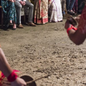 Kate Middleton et le prince William ont pris part dans la soirée du 12 avril 2016 au festival Bihu au Diphlu River Lodge dans le parc national Kaziranga, dans l'Etat d'Assam, au troisième jour de leur tournée officielle en Inde.