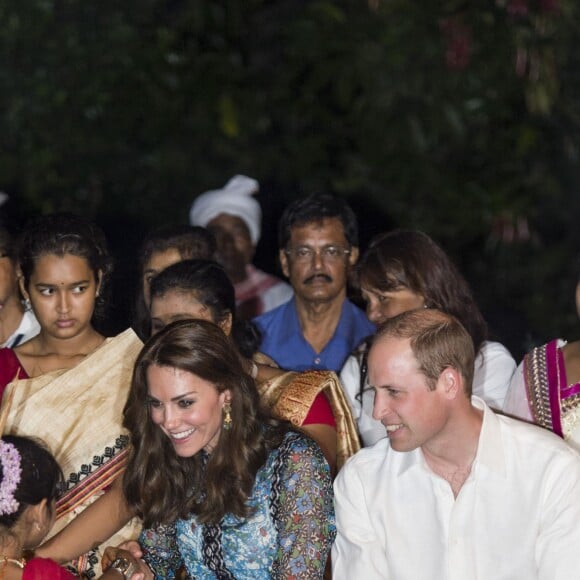 Kate Middleton et le prince William ont pris part dans la soirée du 12 avril 2016 au festival Bihu au Diphlu River Lodge dans le parc national Kaziranga, dans l'Etat d'Assam, au troisième jour de leur tournée officielle en Inde.