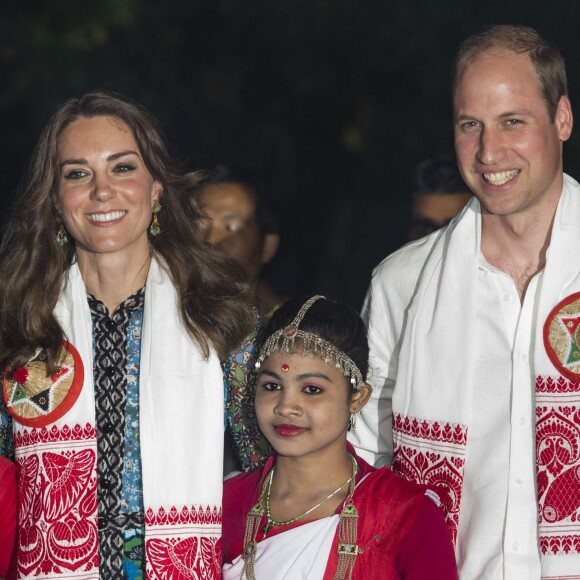 Kate Middleton et le prince William ont participé dans la soirée du 12 avril 2016 au festival Bihu au Diphlu River Lodge dans le parc national Kaziranga, dans l'Etat d'Assam, au troisième jour de leur tournée officielle en Inde.