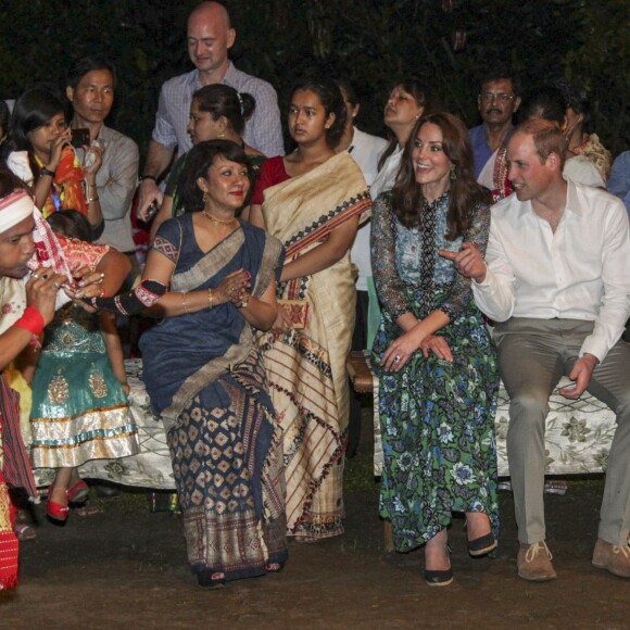 Kate Middleton et le prince William ont participé dans la soirée du 12 avril 2016 au festival Bihu au Diphlu River Lodge dans le parc national Kaziranga, dans l'Etat d'Assam, au troisième jour de leur tournée officielle en Inde.