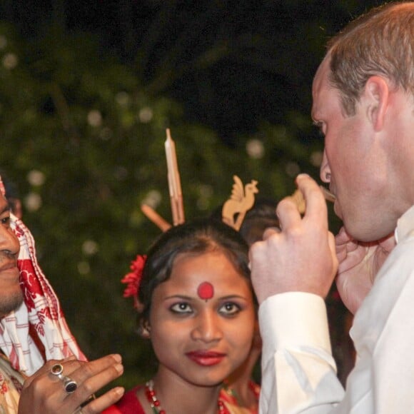 Kate Middleton et le prince William ont participé dans la soirée du 12 avril 2016 au festival Bihu au Diphlu River Lodge dans le parc national Kaziranga, dans l'Etat d'Assam, au troisième jour de leur tournée officielle en Inde.