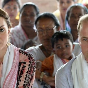 Kate Middleton et le prince William ont visité le 13 avril 2016 le village de Panbari dans le parc national Kaziranga, dans l'Etat d'Assam, au quatrième jour de leur tournée officielle en Inde.