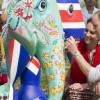 Kate Middleton et le prince William ont profité de leur visite de la Fondation Mark Shand, défunt oncle de William, pour finir de peindre une des 300 statues d'éléphants réalisées pour une parade de levée de fonds, le 13 avril 2016 dans le parc Kaziranga dans l'Etat d'Assam en Inde, au quatrième jour de leur tournée officielle.