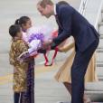 Le prince William, duc de Cambridge, et Kate Catherine Middleton, duchesse de Cambridge, arrivent à l'aéroport de Paro, à l'occasion de leur voyage au Bhoutan. Le 14 avril 2016  April 14th 2016. The Duke and Duchess of Cambridge arriving at Bhutan airport on day five of their tour of India and Bhutan14/04/2016 - Paro