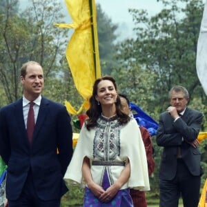 Le prince William, duc de Cambridge, et Kate Catherine Middleton, duchesse de Cambridge, arrivent à la cérémonie de bienvenue au monastère Tashichhodzong à Thimphu, à l'occasion de leur voyage au Bhoutan. Le couple princier sera reçu en audience privée par le roi Jigme Khesar Namgyel Wangchuck et la reine Jetsun Pema. Le 14 avril 2016  14 April 2016. Prince William, Duke of Cambridge and his wife Catherine, Duchess of Cambridge with King Jigme Khesar Namgyel Wangchuck and Queen Jetson Pema at a Buddhist Temple inside the Tashichodzong in Thimphu.14/04/2016 - Thimphu