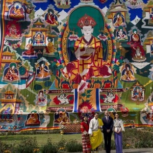 Le prince William, duc de Cambridge, et Kate Catherine Middleton, duchesse de Cambridge, arrivent à la cérémonie de bienvenue au monastère Tashichhodzong à Thimphu, à l'occasion de leur voyage au Bhoutan. Le couple princier sera reçu en audience privée par le roi Jigme Khesar Namgyel Wangchuck et la reine Jetsun Pema. Le 14 avril 2016  14 April 2016. Prince William, Duke of Cambridge and Catherine, Duchess of Cambridge with King Jigme Khesar Namgyel Wangchuck and Queen Jetsun Pem attend a ceremonial welcome and Audience at TashichhoDzong in Thimphu, Bhutan. 14 April 2016.14/04/2016 - Thimphou