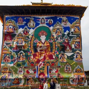 Le prince William, duc de Cambridge, et Kate Catherine Middleton, duchesse de Cambridge, arrivent à la cérémonie de bienvenue au monastère Tashichhodzong à Thimphu, à l'occasion de leur voyage au Bhoutan. Le couple princier sera reçu en audience privée par le roi Jigme Khesar Namgyel Wangchuck et la reine Jetsun Pema. Le 14 avril 2016  14 April 2016. Prince William, Duke of Cambridge and Catherine, Duchess of Cambridge with King Jigme Khesar Namgyel Wangchuck and Queen Jetsun Pem attend a ceremonial welcome and Audience at TashichhoDzong in Thimphu, Bhutan. 14 April 2016.14/04/2016 - Thimphou