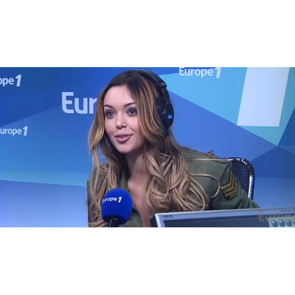 Nabilla Benattia dans Le Grand Direct des Médias, le 14/04/16, pour la promo de "Trop vite"