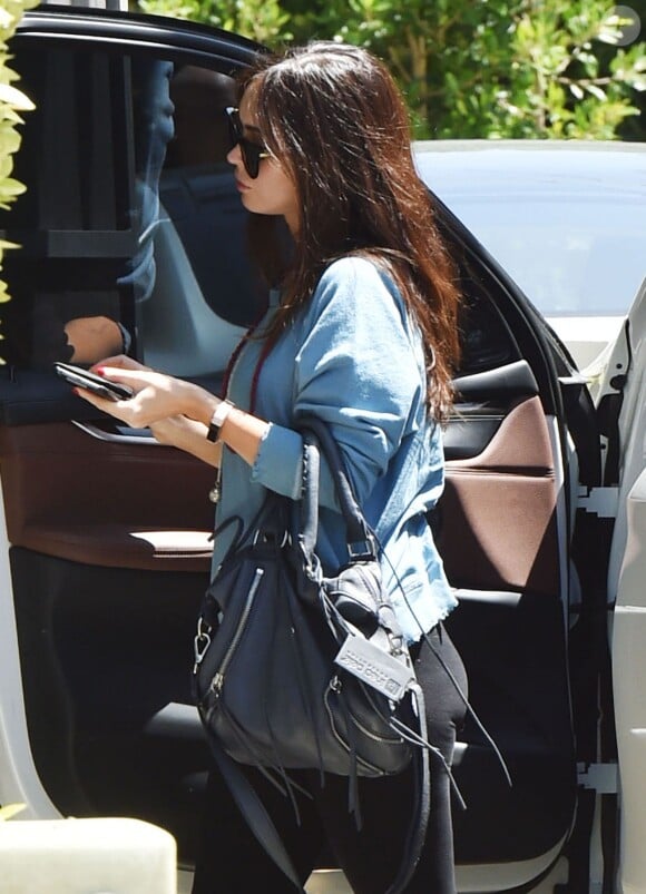 Exclusif - Megan Fox (enceinte) sort de sa voiture pour aller à son cours de Gym à West Hollywood le 15 Avril 2016.