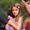 Suri Cruise, la fille de Tom Cruise et Katie Holmes, rentre à la maison après un rendez-vous avec ses amies à New York le 27 juillet 2015.