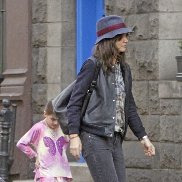 Exclusif - Après avoir fêté son anniversaire, Suri Cruise est allée se promener avec sa maman Katie Holmes et diner au restaurant à New York, le 19 avril 2014