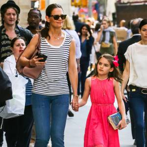 Katie Holmes et sa fille Suri Cruise dans les rues de New York, le 19 avril 2016. Suri fête ses 10 ans aujourd'hui.