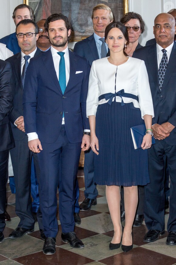 Le prince Carl Philip et la princesse Sofia de Suède, enceinte de leur premier enfant, le 10 mars 2016 à Stockholm lors d'une réception des ambassadeurs des Nations unies à Stockholm. Leur fils est né le 19 avril 2016.