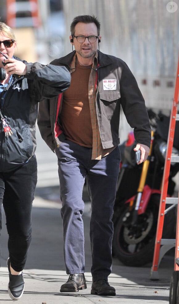 Exclusif - Christian Slater sur le tournage de la série TV "Mr Robot" à New York. Le 11 mars 2016