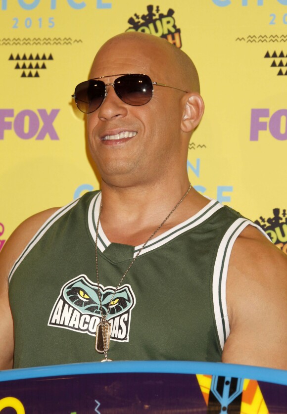 Vin Diesel posant dans la salle de presse aux Teen Choice Awards 2015 à Los Angeles, le 16 août 2015.