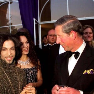 Prince et le prince Charles à Londres en 1999. Le kid de Minneapolis est mort à 57 ans le 21 avril 2016.