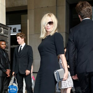 Emmanuelle Béart - Arrivées au défilé de mode "Giorgio Armani Privé", collection Haute-Couture automne-hiver 2015/2016, au Théâtre National de Chaillot à Paris le 7 juillet 2015