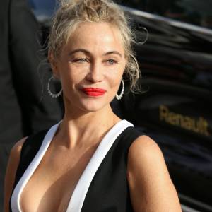 Emmanuelle Béart - Arrivées à la montée des marches du film "La tête haute" pour l'ouverture du 68ème Festival International du Film de Cannes. Cannes, le 13 mai 2015