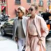 Gigi Hadid et sa mère Yolanda Foster se promènent dans les rues de New York, le 11 avril 2016