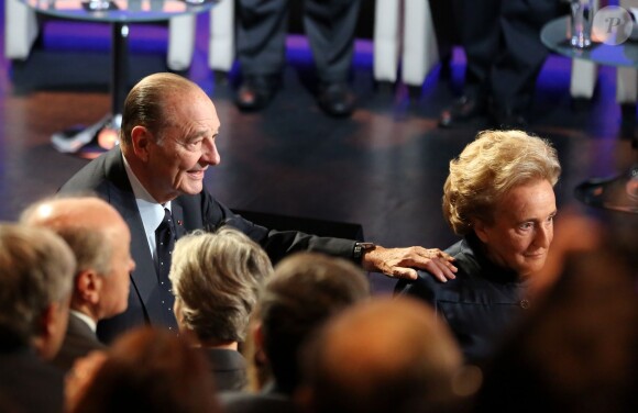 Jacques et Bernadette Chirac à la cérémonie de remise du Prix pour la prevention des conflits de la Fondation Chirac au musée du quai Branly à Paris le 21 novembre 2013
