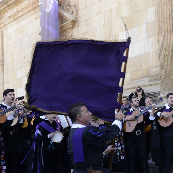 Le roi Felipe IV et la reine Letizia d'Espagne ont eu droit le 23 avril 2016 à une interprétation vibrante du Gaudeamus Igitur, l'hymne des étudiants, en quittant l'Université Alcala de Henares à Madrid après avoir remis le prix de littérature Miguel de Cervantes 2015 à l'écrivain mexicain Fernando del Paso.