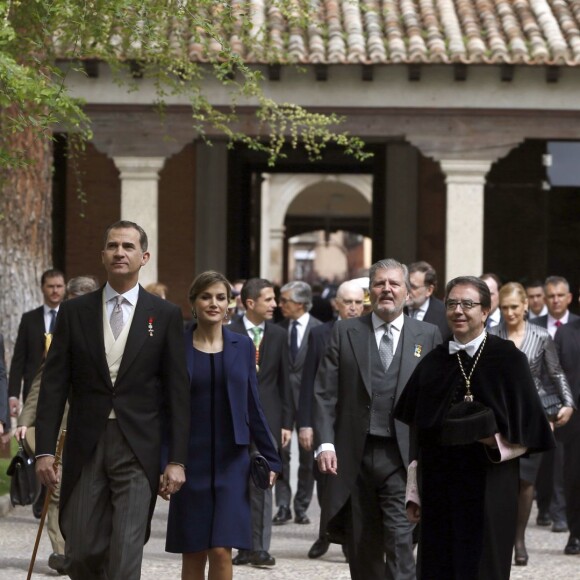 Le roi Felipe IV et la reine Letizia d'Espagne remettaient le 23 avril 2016 à l'Université Alcala de Henares à Madrid le prix de littérature Miguel de Cervantes 2015 à l'écrivain mexicain Fernando del Paso.