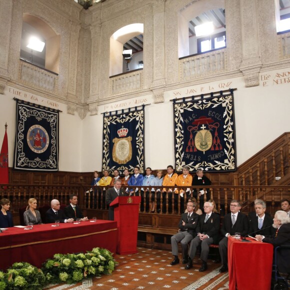 Le roi Felipe IV et la reine Letizia d'Espagne remettaient le 23 avril 2016 à l'Université Alcala de Henares à Madrid le prix de littérature Miguel de Cervantes 2015 à l'écrivain mexicain Fernando del Paso.