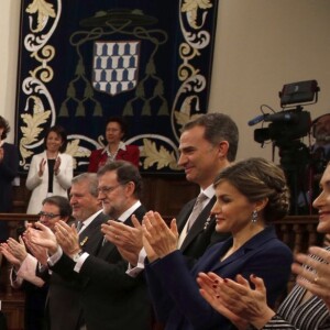 Le roi Felipe IV et la reine Letizia d'Espagne remettaient le 23 avril 2016 à l'Université Alcala de Henares à Madrid le prix de littérature Miguel de Cervantes 2015 à l'écrivain mexicain Fernando del Paso.