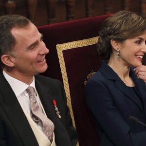 Le roi Felipe IV et la reine Letizia d'Espagne remettaient le 23 avril 2016 à l'Université Alcala de Henares à Madrid le prix de littérature Miguel de Cervantes 2015 à l'écrivain mexicain Fernando del Paso.